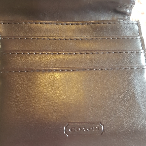 Coach Signature Wallet - Picture 4 of 4